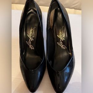 High heel black pumps.